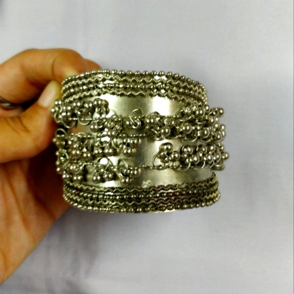 Jewelry - Oxidized wrist band